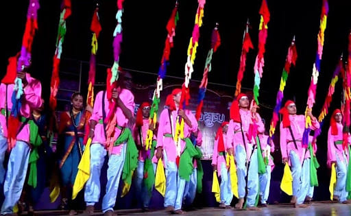 Pata Kunitha Dance
