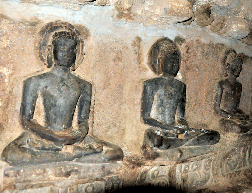Mangi Tungi Cave - Sculptures